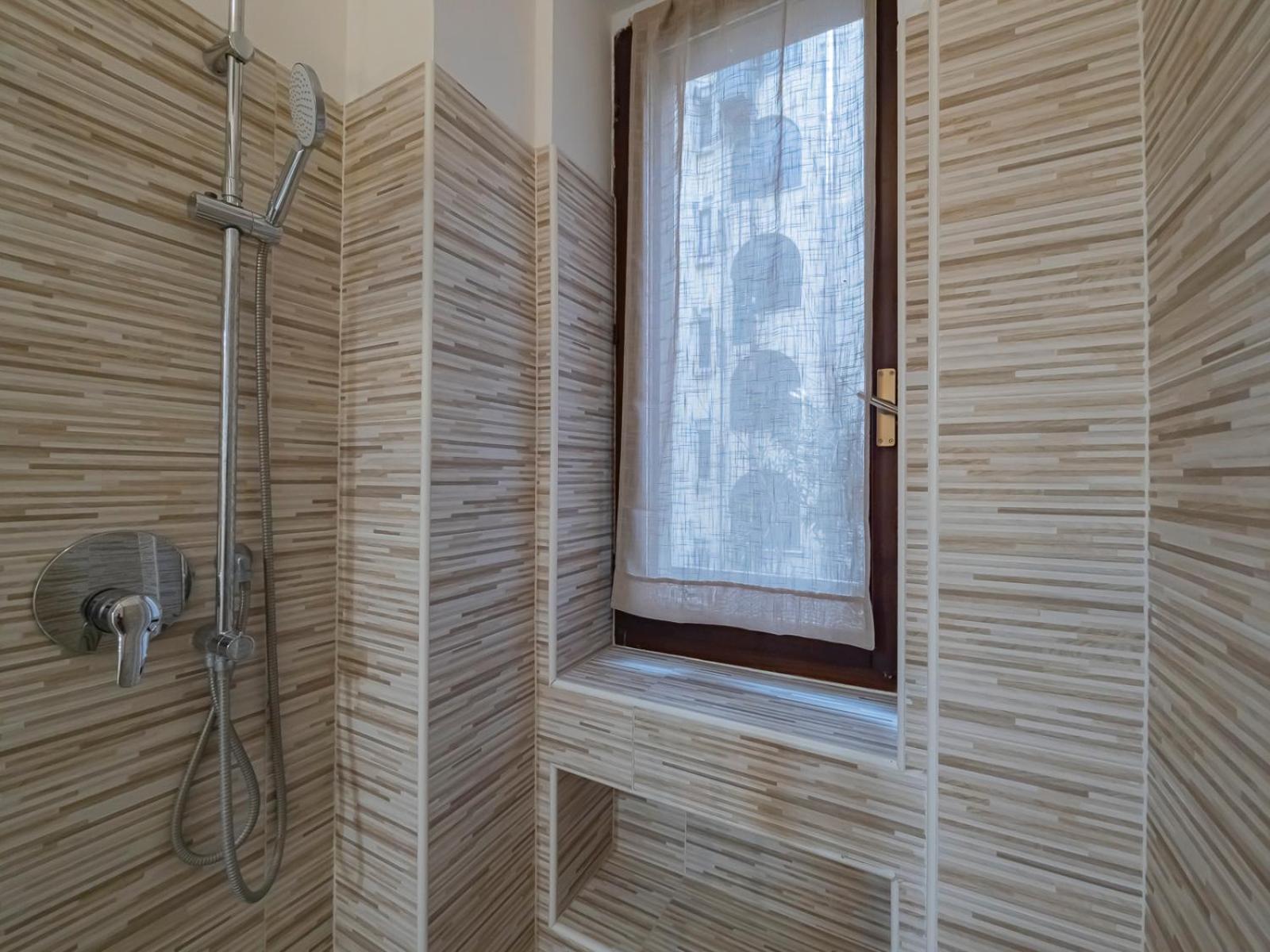 Ihost Studio - Lucania 3 Milan Luaran gambar